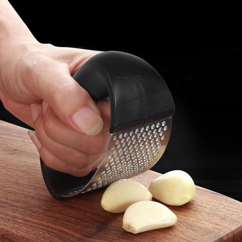 Broyeur d'ail en inox avec mécanisme levier et tête de presse perforée
